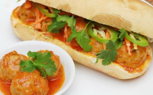 Góc Nhà Cũ - Bánh Mì Xíu Mại Trứng Muối