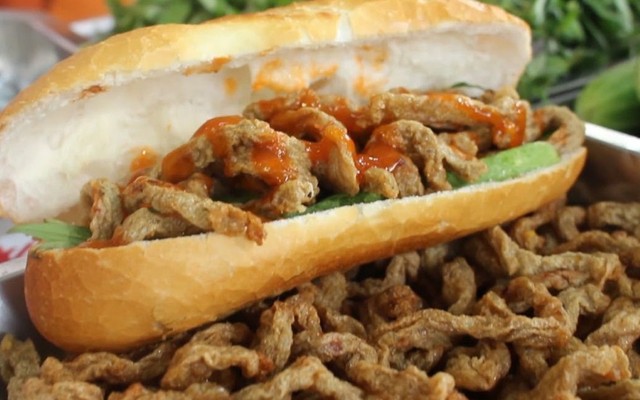 Bánh Mì Chả Cá Cô Hương