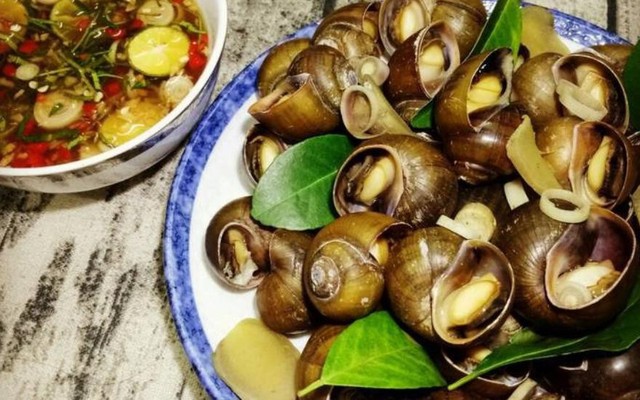 Chính Hùng - Chân Gà Nướng & Ốc