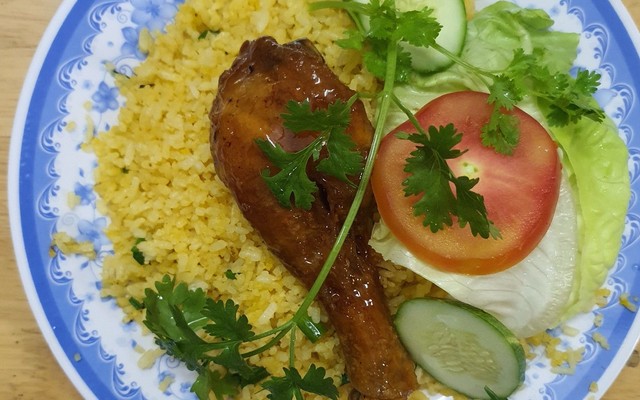 Hạnh Lùn - Cơm Gà Chiên Nước Mắm