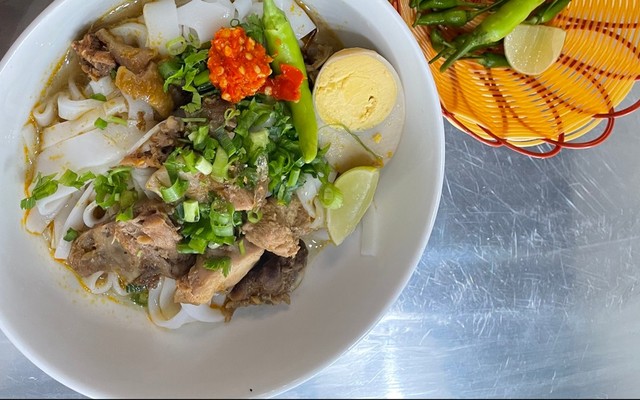 Mỳ Gà Đá & Bò Trứng