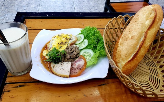 Bánh Mì Chấm Dì Vân