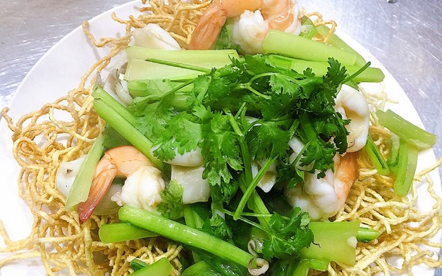 Tân Lạc Cung - Cơm Hủ Tiếu Mì Xào & Các Món Âu Á