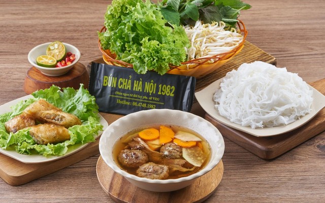 Bún Chả Hà Nội 1982 - Cô Giang