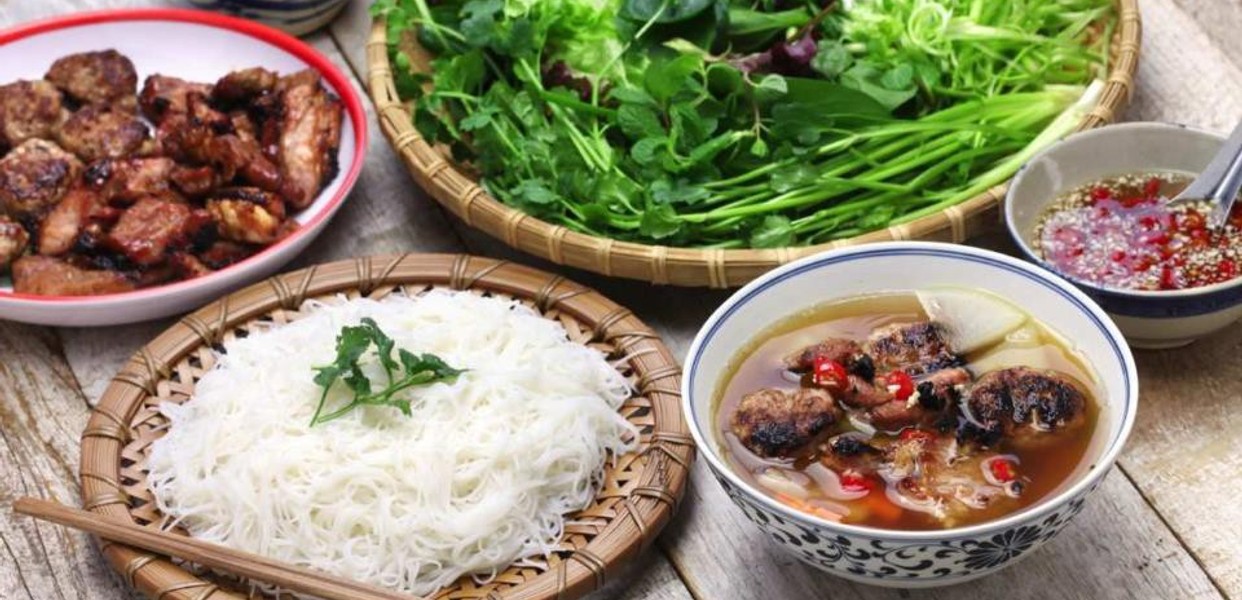 Bún Chả Mễ Trì: Hương Vị Truyền Thống Giữa Lòng Hà Nội