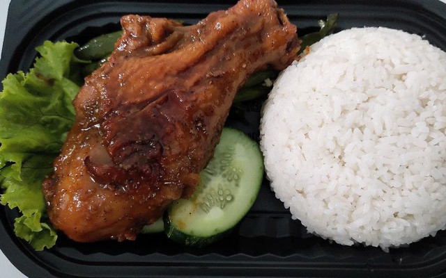 Cô Ngoa - Cơm Đùi Gà Nướng