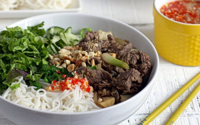 Bún Bò Trộn & Nem Nướng Nha Trang