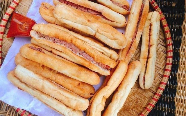 Bánh Mì Que Tứ Hải - 244 Núi Thành