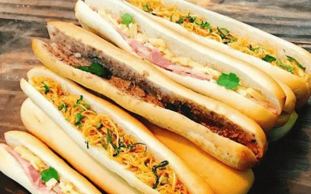 Tiệm Nhà Cam - Bánh Mì Que