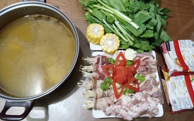 Thuý Quỳnh - Lẩu Thập Cẩm 99K Online