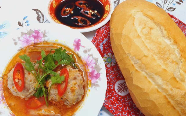 Bánh Mì Xíu Mại - Kiến Phước