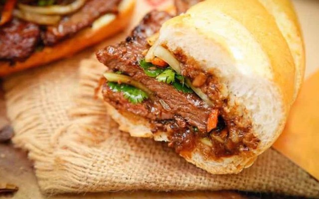 Chili Chili - Bánh Mì Bò Nướng - Đường Vòng Vạn Mỹ
