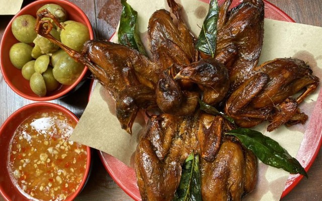 Ăn Vặt Ten Ten - Chim Quay & Bánh Mì Que