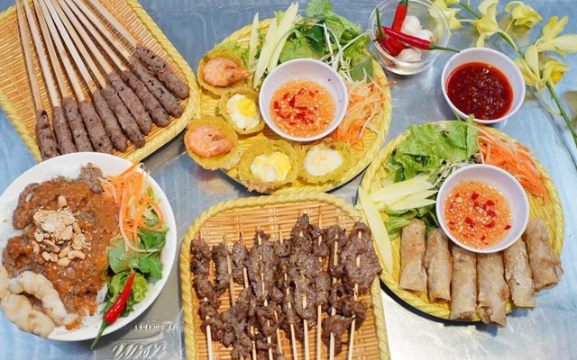 Cô Sáu - Nem Lụi & Bún Thịt Nướng