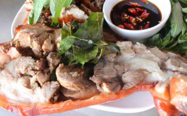 Bẩy Hiền - Chân Giò Rút Xương Quay Lá Mắc Mật - Chợ Lũng