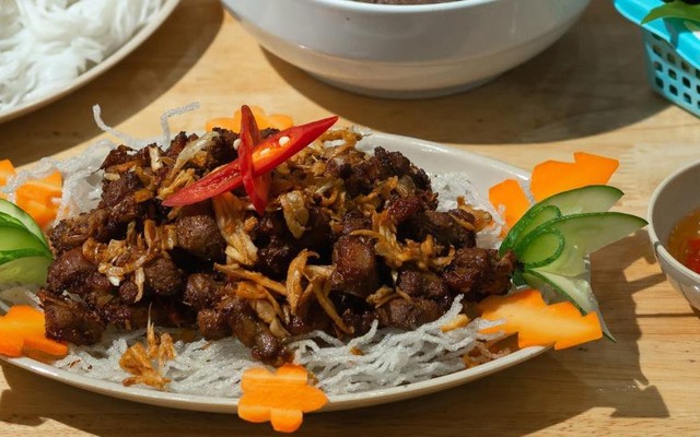 Ngan Phố - Lê Ngọc Hân