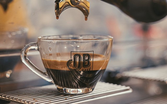 Cà Phê Ông Bầu - Lê Trọng Tấn