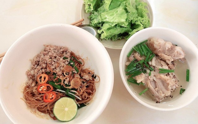 Hủ Tiếu Cô Hòa - Trương Văn Ngư