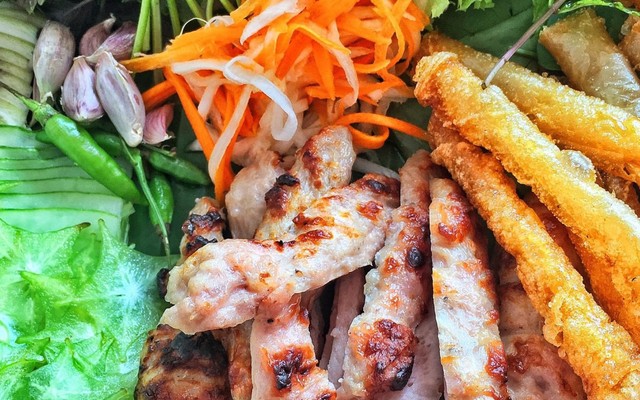 Mẹ Húc - Nem Nướng Nha Trang