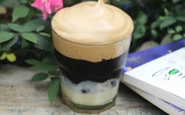 Cà Phê Sữa Bọt Tuyết Black Gold
