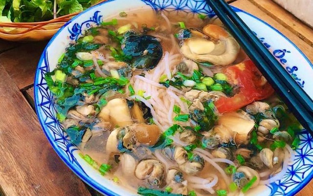 Bún Ốc Sườn Cô Sáu - Lacasta