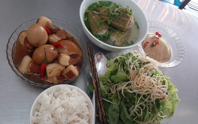 Quán Cơm Cô Phượng Chợ Lớn