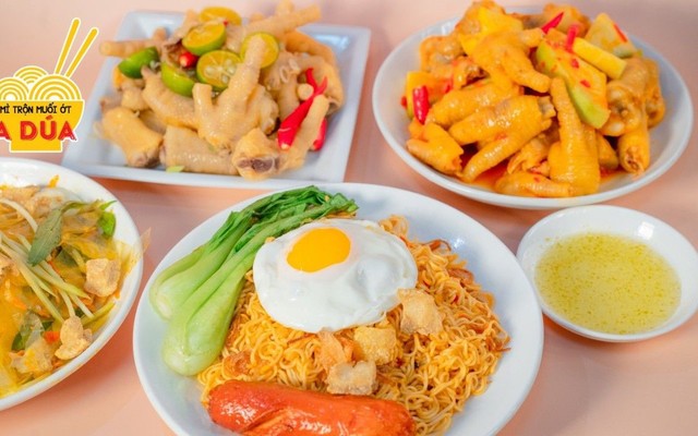 Mì Trộn Muối Ớt & Cơm Gà Da Giòn - A Dúa - Nguyễn Thị Thập