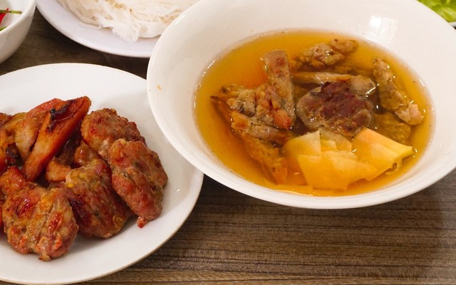 Cô Ba Sài Gòn - Bún Chả Thịt Nướng Hà Nội - Thích Quảng Đức