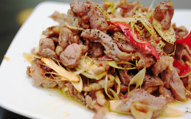 Gỏi Gà Ta & Gà Chọi Xào Lăn