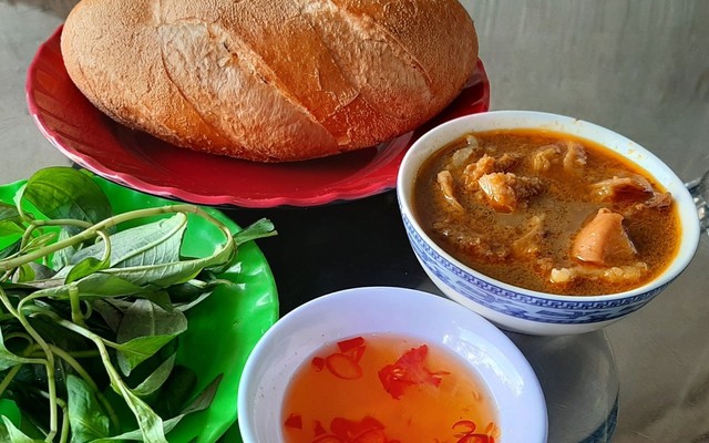 Phá Lấu Bò Cô Diễm 7 Hiền