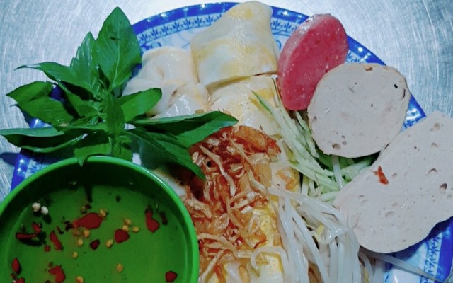 Bánh Cuốn Nhà Vuông