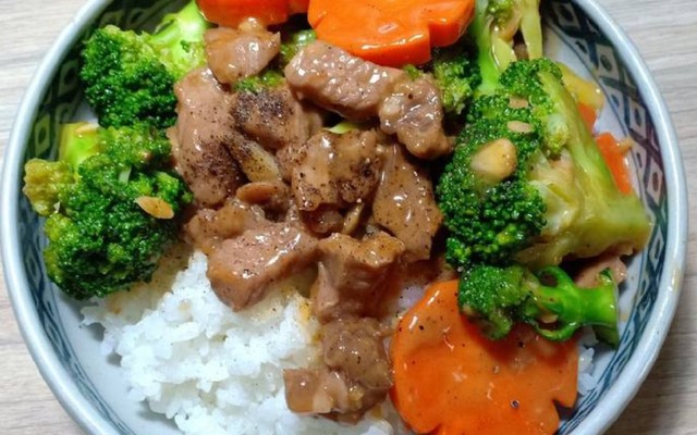 Quán Nhà Online - Cơm Bò Xào & Bún Thịt Xào - Hưng Phú