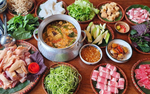 Lẩu Bà Thúy - Ngoại Giao Đoàn