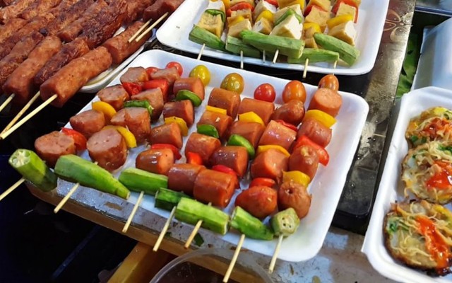 Ăn Vặt 10K - Chân Gà Nướng, Nem Chua & Xiên Nướng