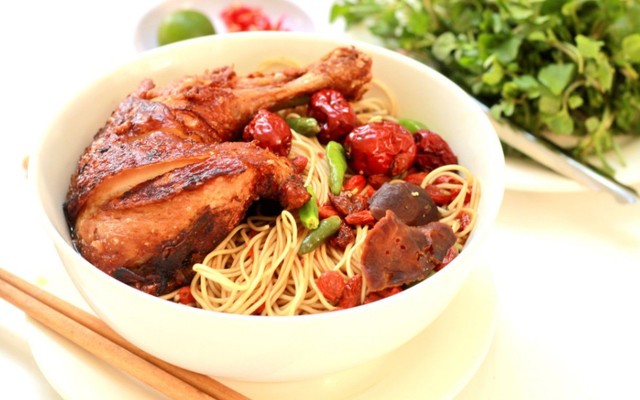 A Mà - Mì Gà Tiềm Bát Bửu