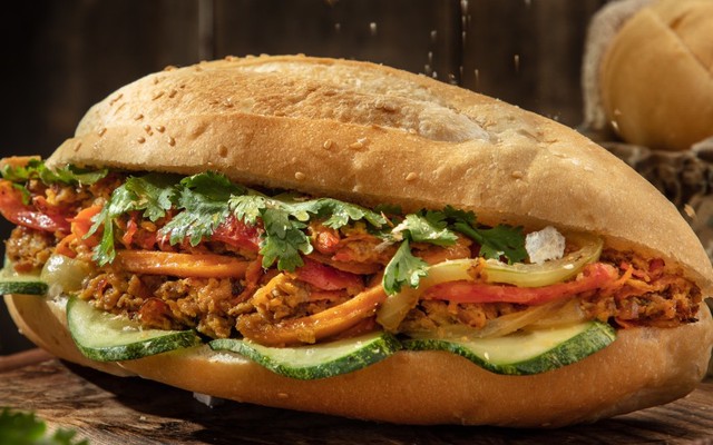 Bánh Mì Như Ý - Mì Trộn Indomie