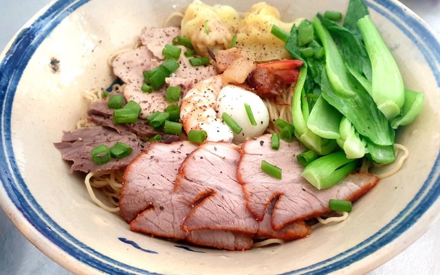 Hủ Tiếu Mì Xá Xíu - Tuệ Tĩnh