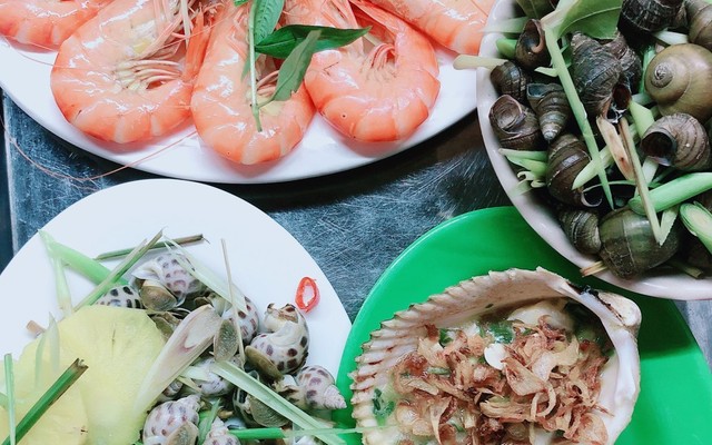 Bên Hồ Quán Ốc