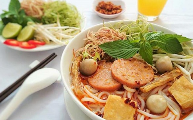 Minh Hiển - Cơm Chay Tự Trọng - Trần Nhân Tôn