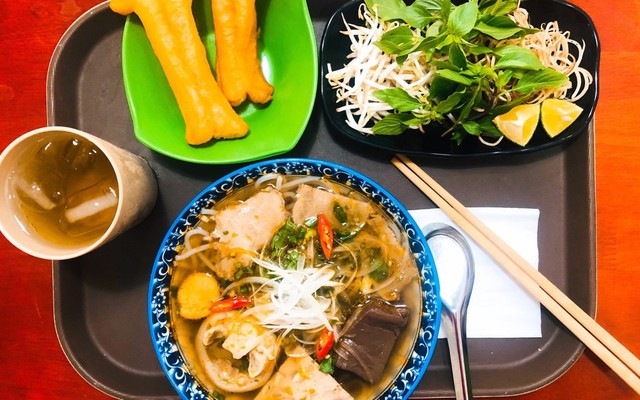 Trần Hoàng - Bún Bò Huế - Phố Chu Huy Mân