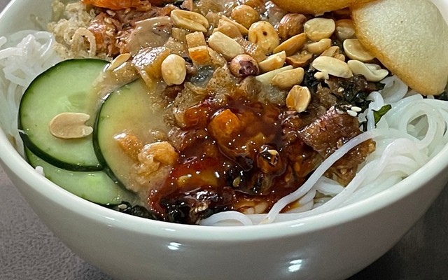 Chay Bà Tư - Bún Thịt Nướng Chay & Bò Kho Chay