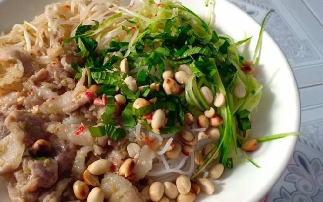 Bún Thịt Xào Chả Giò Nem Nướng Cô Lan