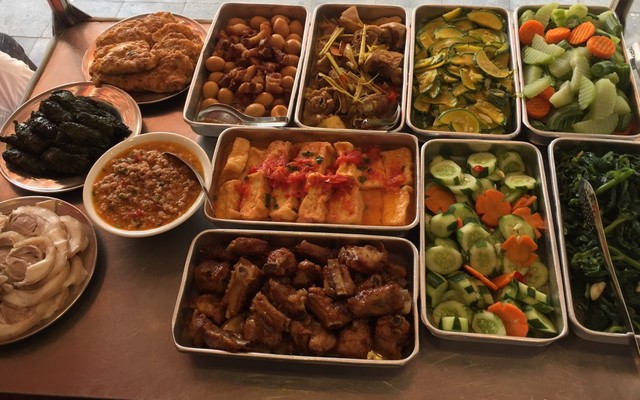 Tùy Anh - Bánh Mì Chảo & Bò Sốt Vang