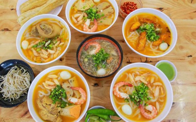 Bánh Canh Xương Chả - 45 Trương Quyền