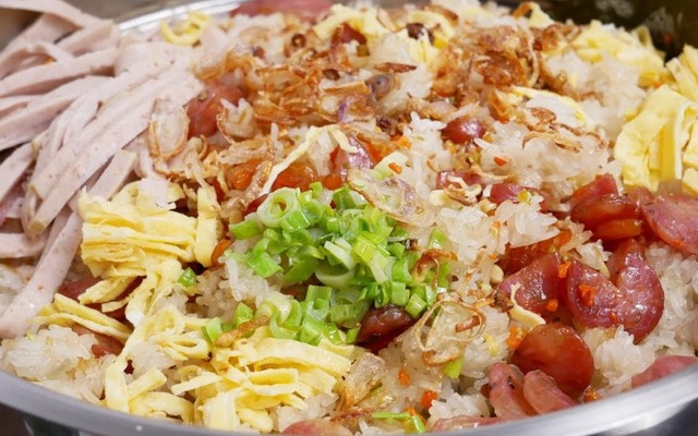 Cô Lùn - Xôi & Bánh Mì