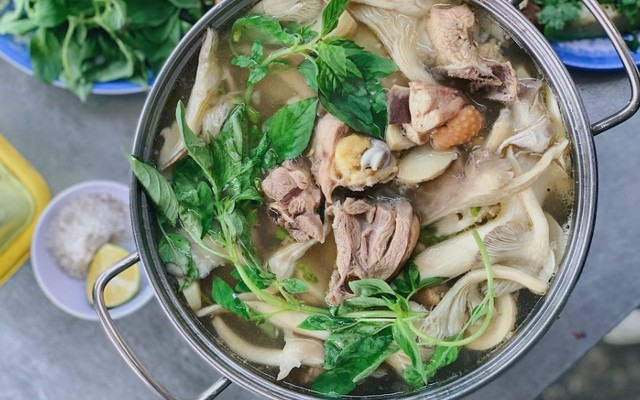 Lẩu gà lá é - 236