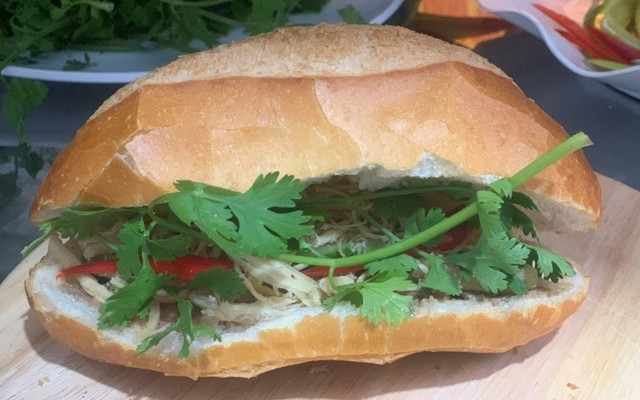 Tùng Vy - Bánh Mì Gà Xé - Phạm Ngũ Lão