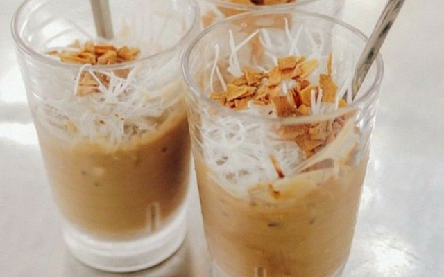 Kim Ngân - Chè Dừa Dầm & Bánh Tráng Trộn - Đường Số 11