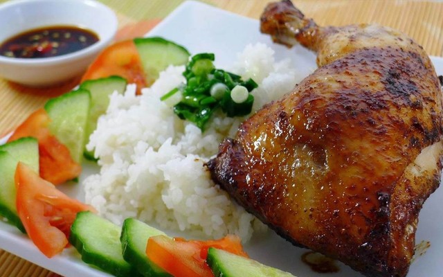 Phượng - Cơm Tấm & Hủ Tiếu - Nguyễn Văn Cừ