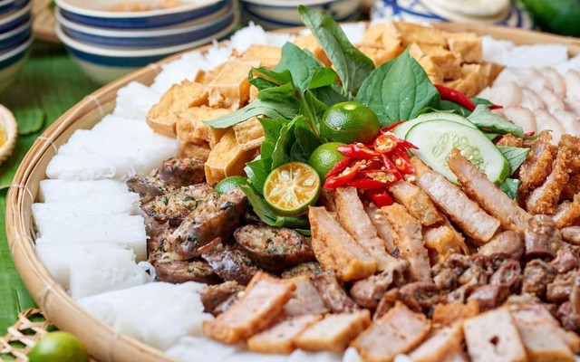 Bún Đậu Mắm Tôm Hoa Sen